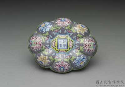 图片[3]-Begonia-shaped box with painted enamel decor on copper, Qing dynasty, Qianlong reign (1736-1795)-China Archive